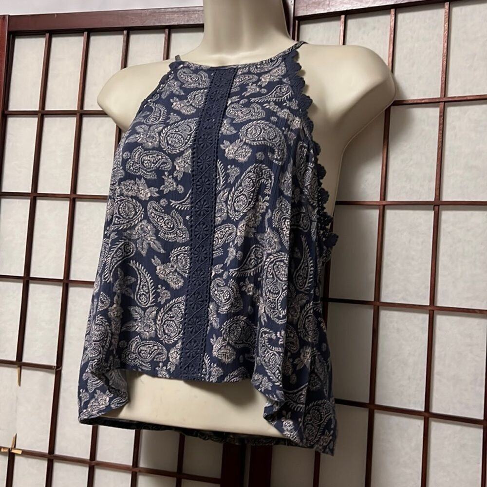 KENDALL & KYLIE EMBROIDERY PAISLEY BUTTON DOWN TOP SIZE S‎